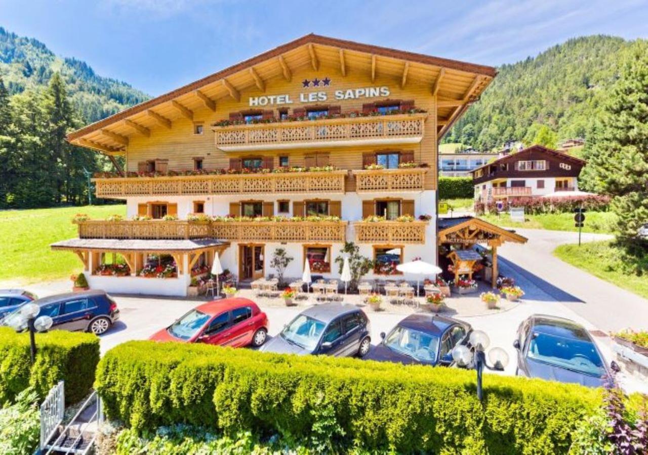 Hotel Les Sapins La Clusaz Bagian luar foto