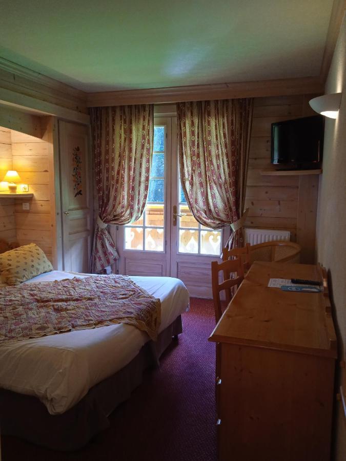 Hotel Les Sapins La Clusaz Bagian luar foto
