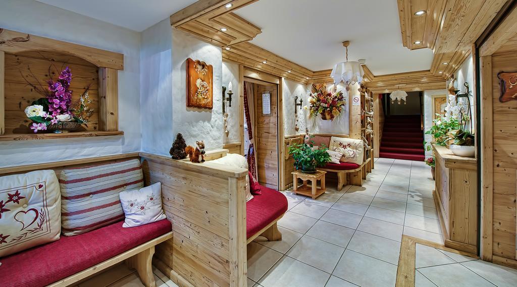 Hotel Les Sapins La Clusaz Bagian luar foto
