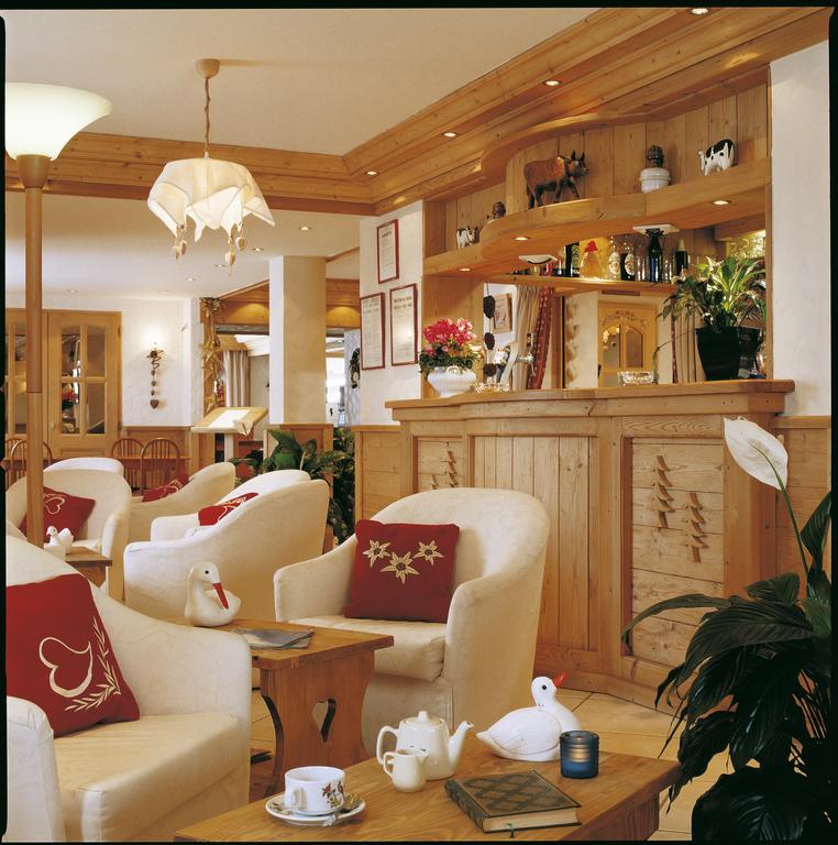 Hotel Les Sapins La Clusaz Bagian luar foto