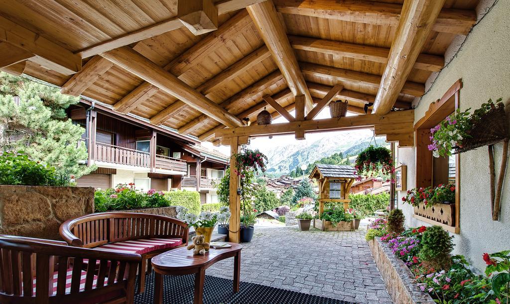 Hotel Les Sapins La Clusaz Bagian luar foto
