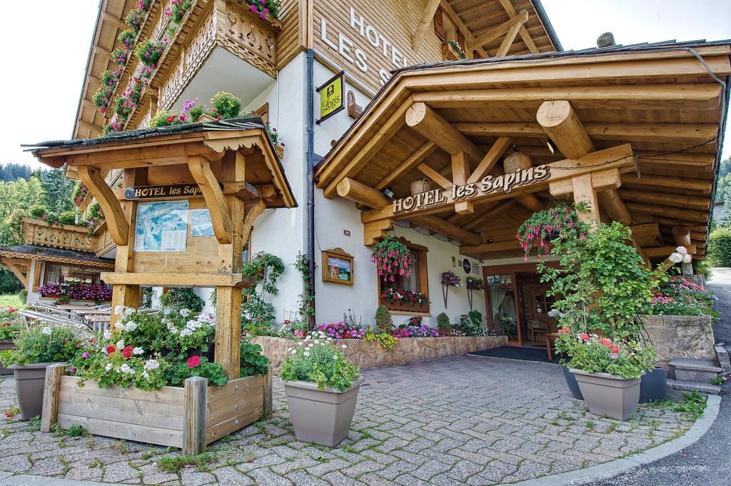 Hotel Les Sapins La Clusaz Bagian luar foto
