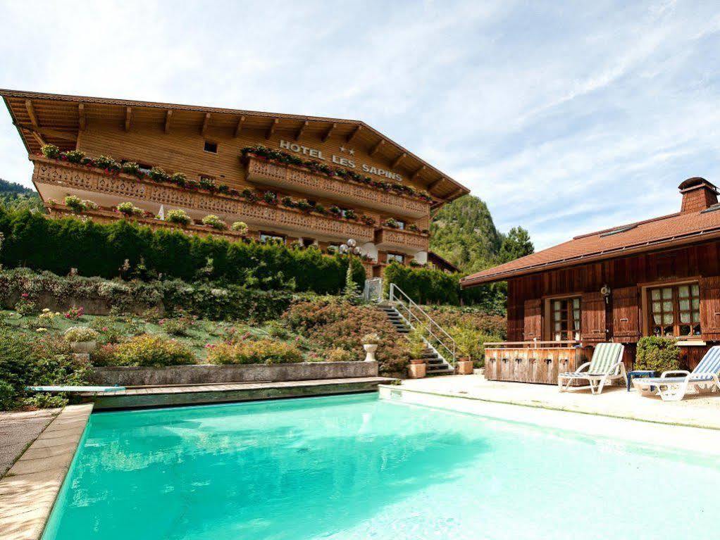 Hotel Les Sapins La Clusaz Bagian luar foto